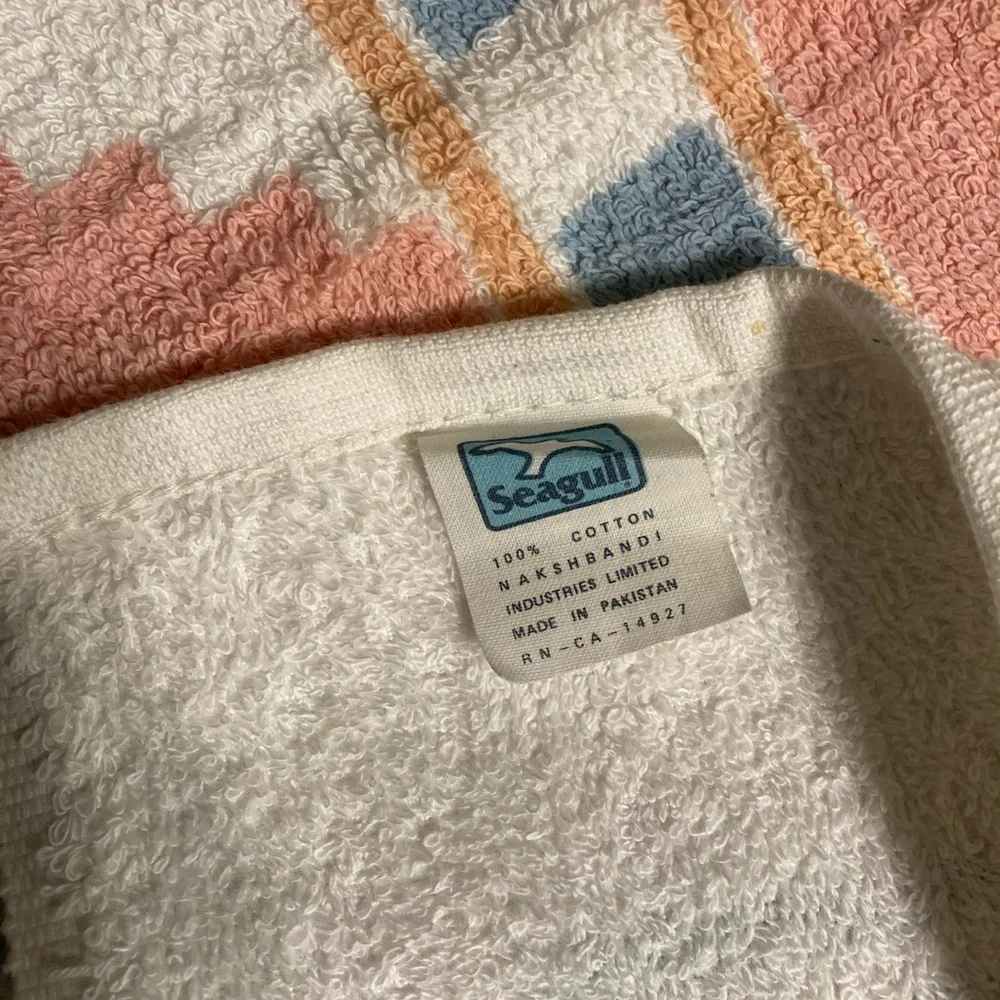 2 vintage bath towels (1989) never used